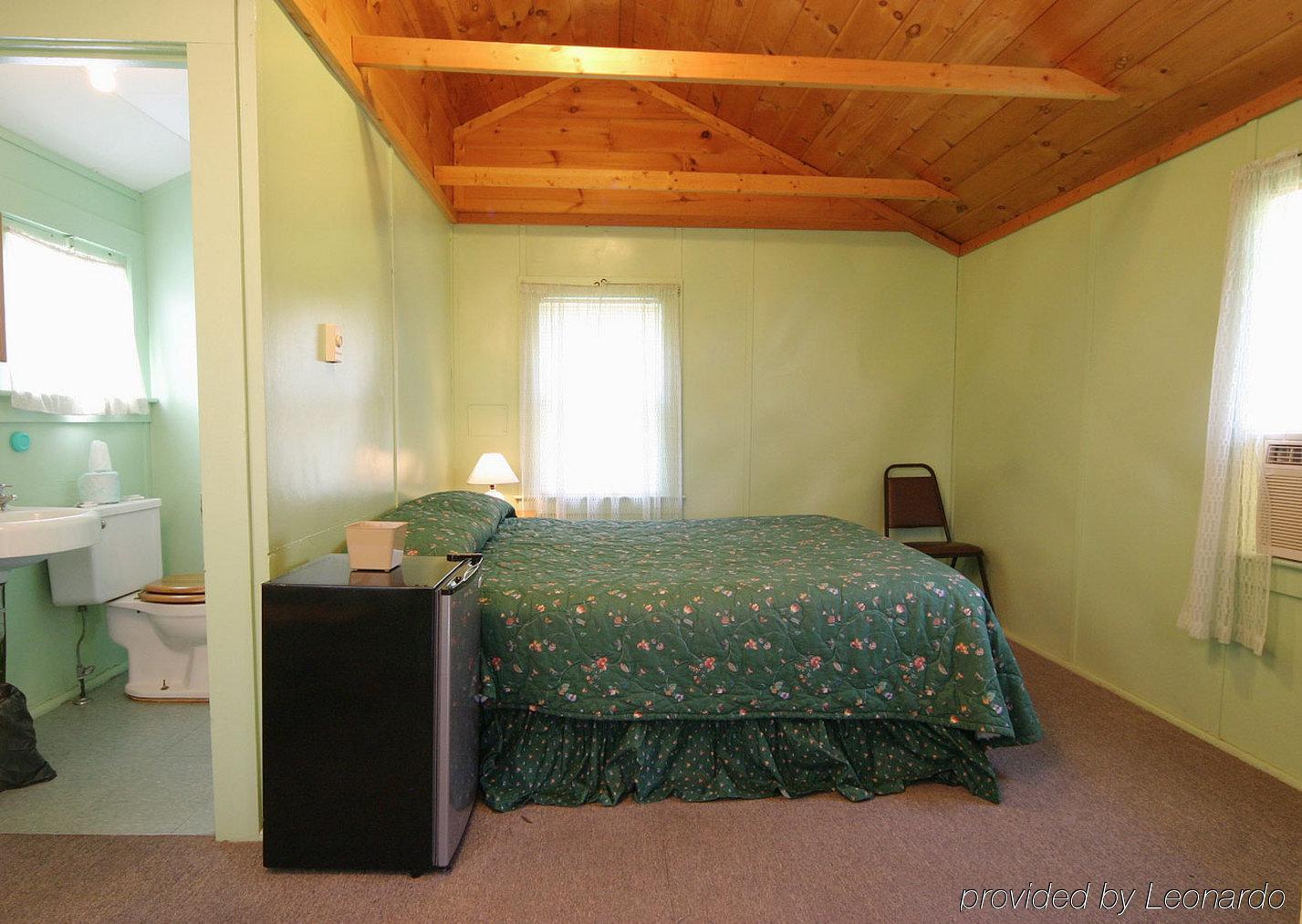 Half Moon Motel & Cottages Weirs Beach Room photo