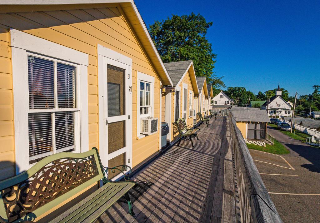 Half Moon Motel & Cottages Weirs Beach Exterior photo