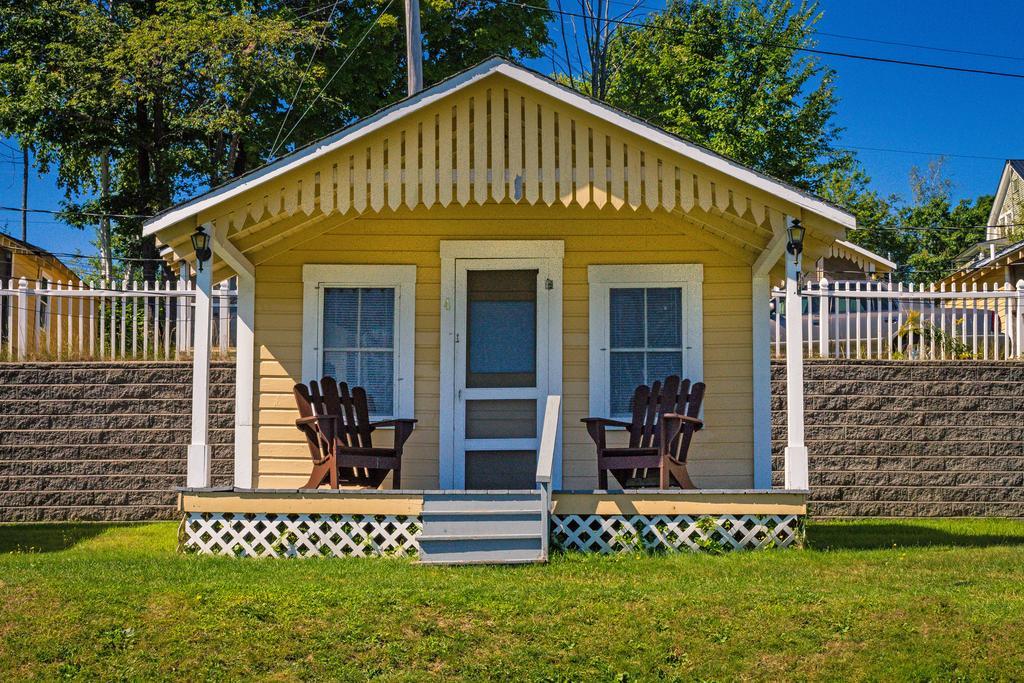 Half Moon Motel & Cottages Weirs Beach Exterior photo