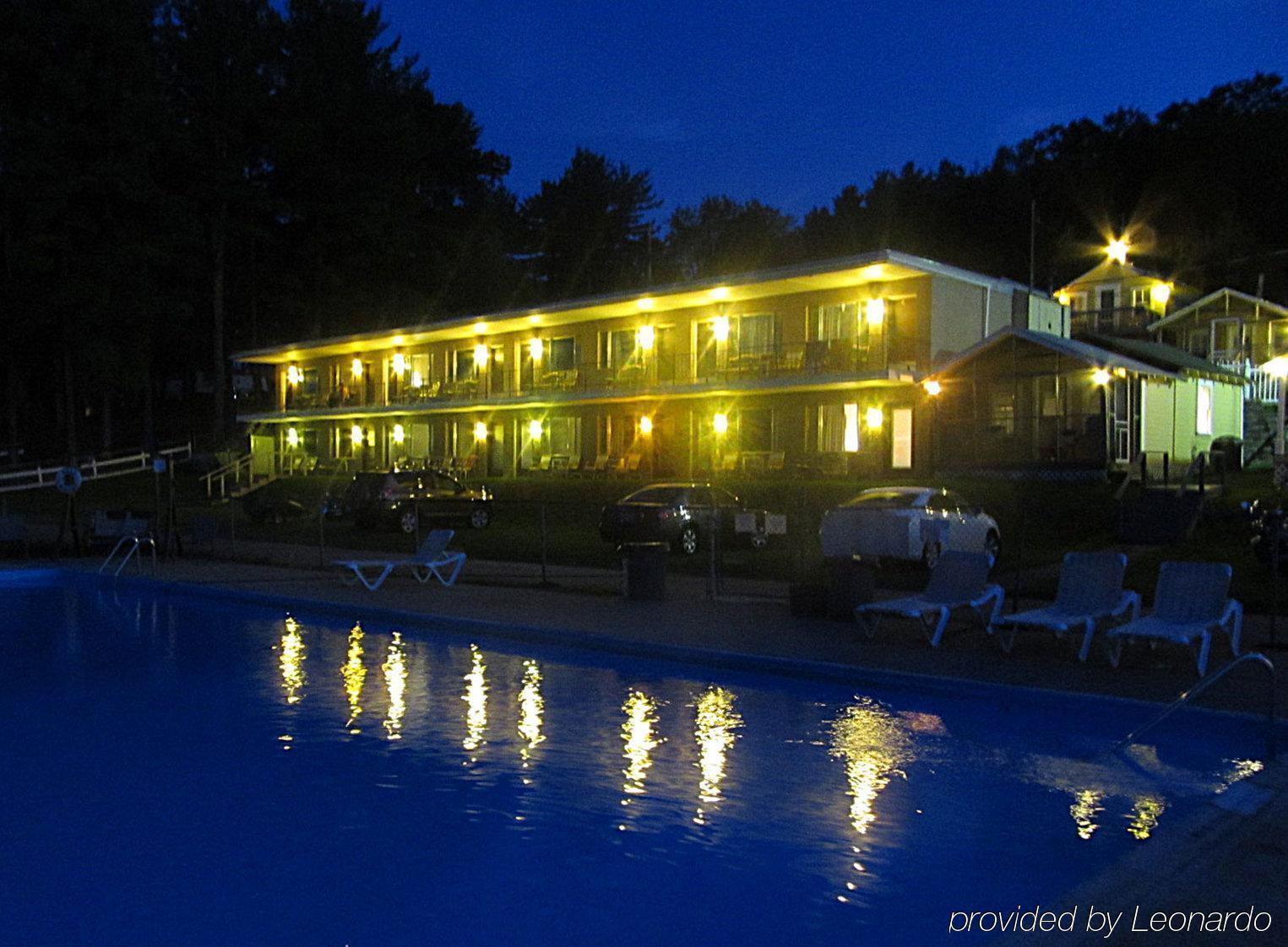 Half Moon Motel & Cottages Weirs Beach Exterior photo