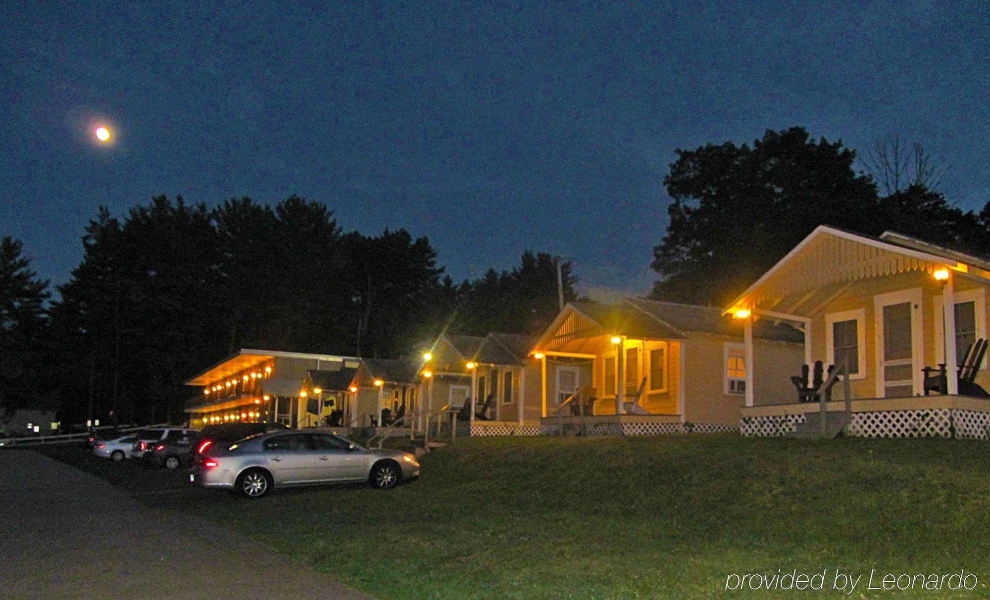 Half Moon Motel & Cottages Weirs Beach Exterior photo