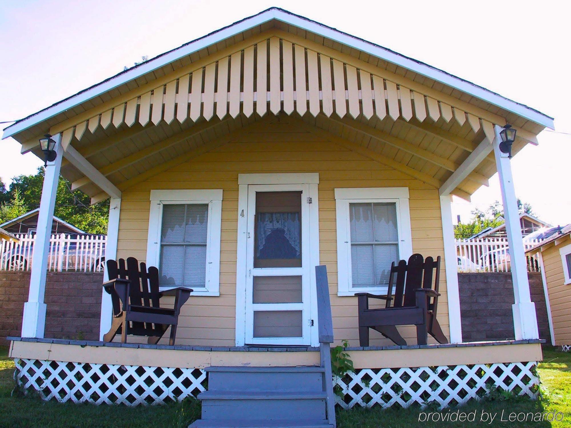 Half Moon Motel & Cottages Weirs Beach Exterior photo